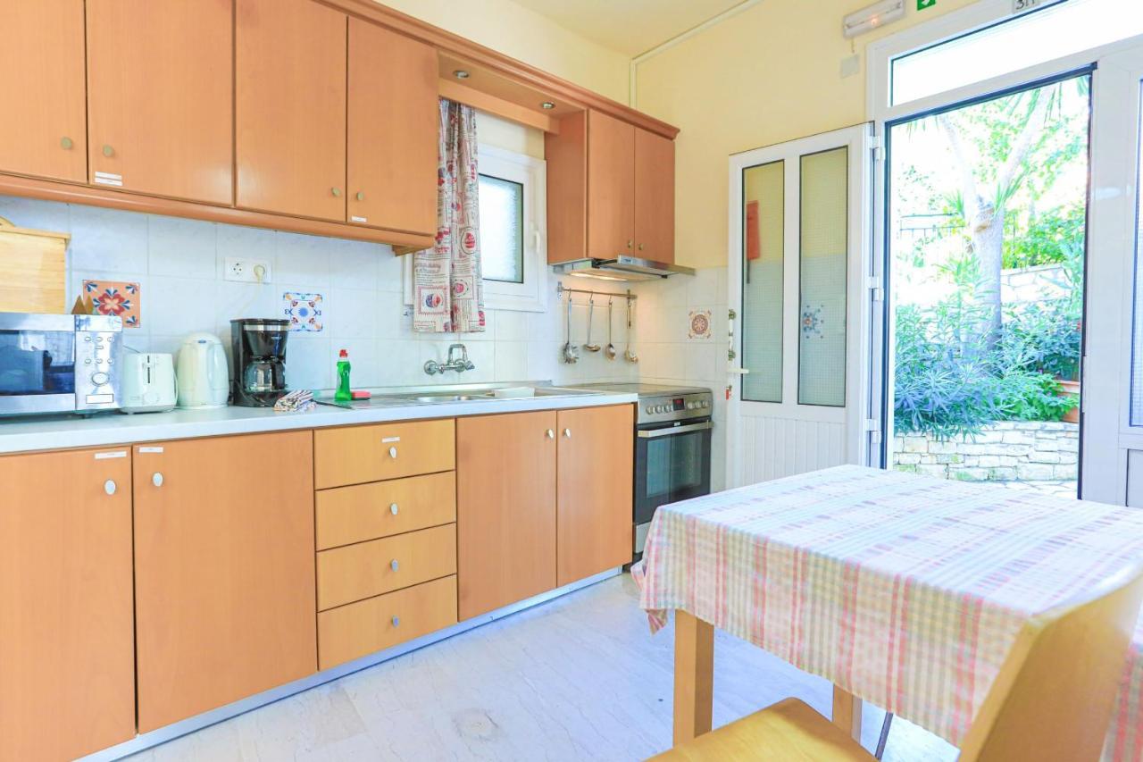 Kaminaki Beachfront Apartments Ниссаки Экстерьер фото