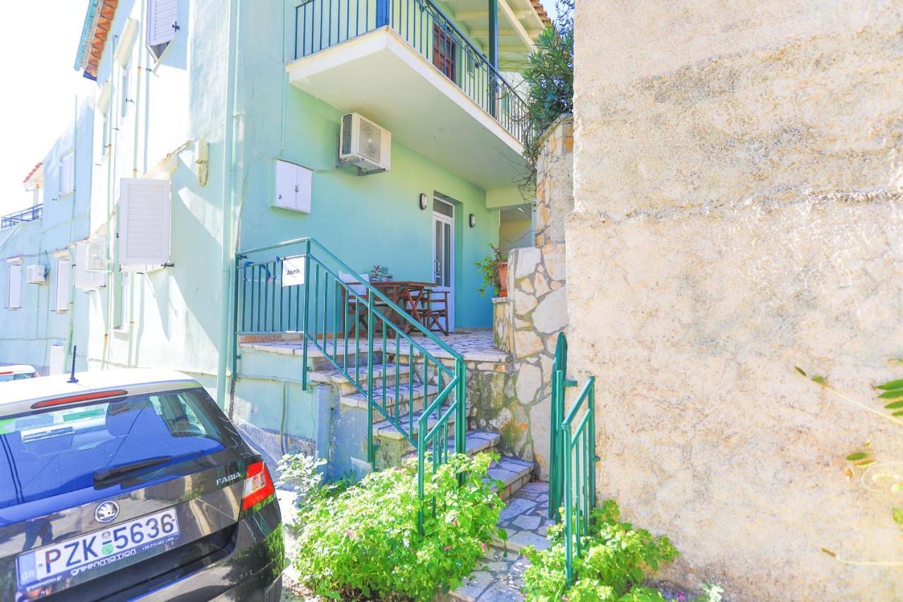Kaminaki Beachfront Apartments Ниссаки Экстерьер фото