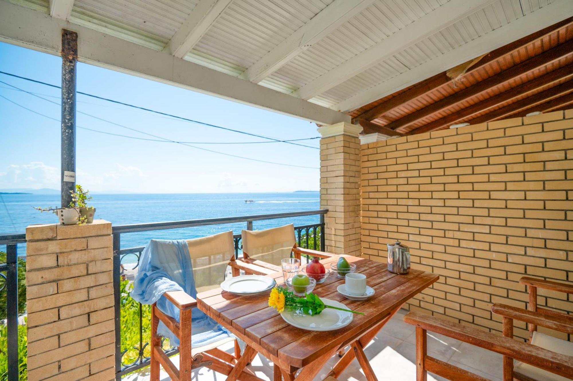 Kaminaki Beachfront Apartments Ниссаки Экстерьер фото